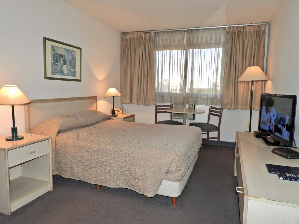 Hotel Tres Cruces Μοντεβιδέο Εξωτερικό φωτογραφία