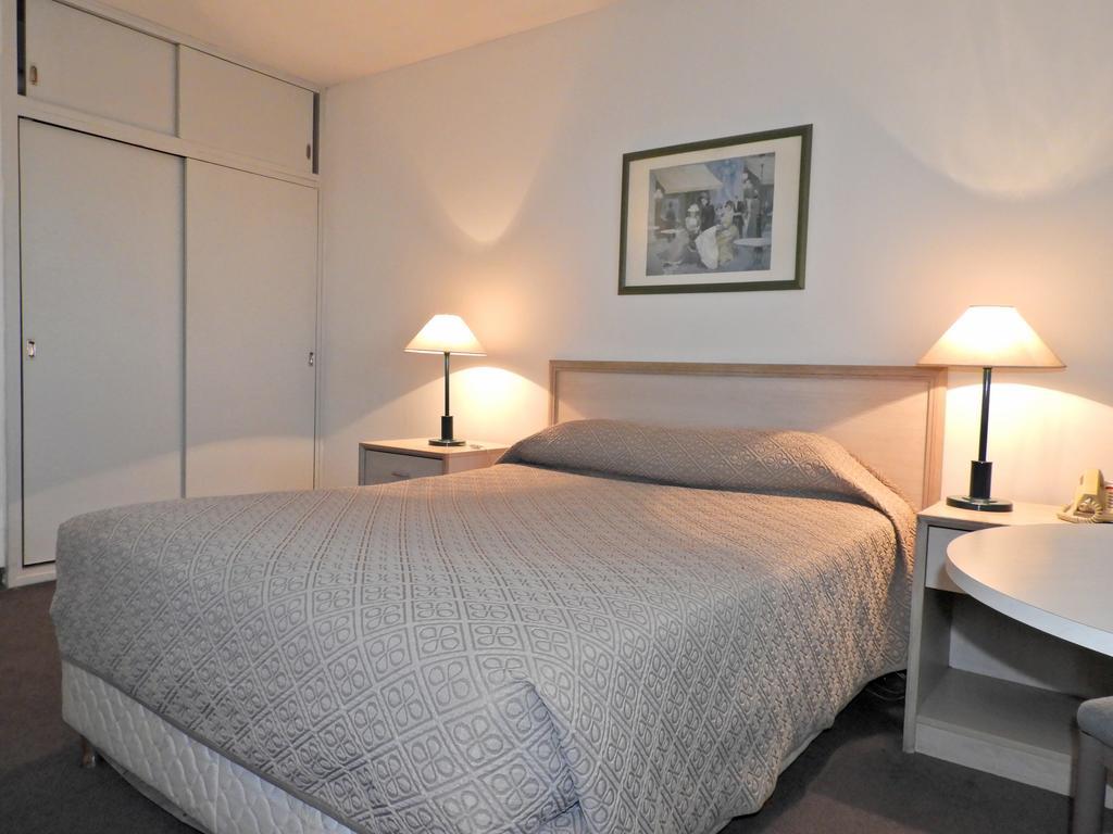 Hotel Tres Cruces Μοντεβιδέο Εξωτερικό φωτογραφία