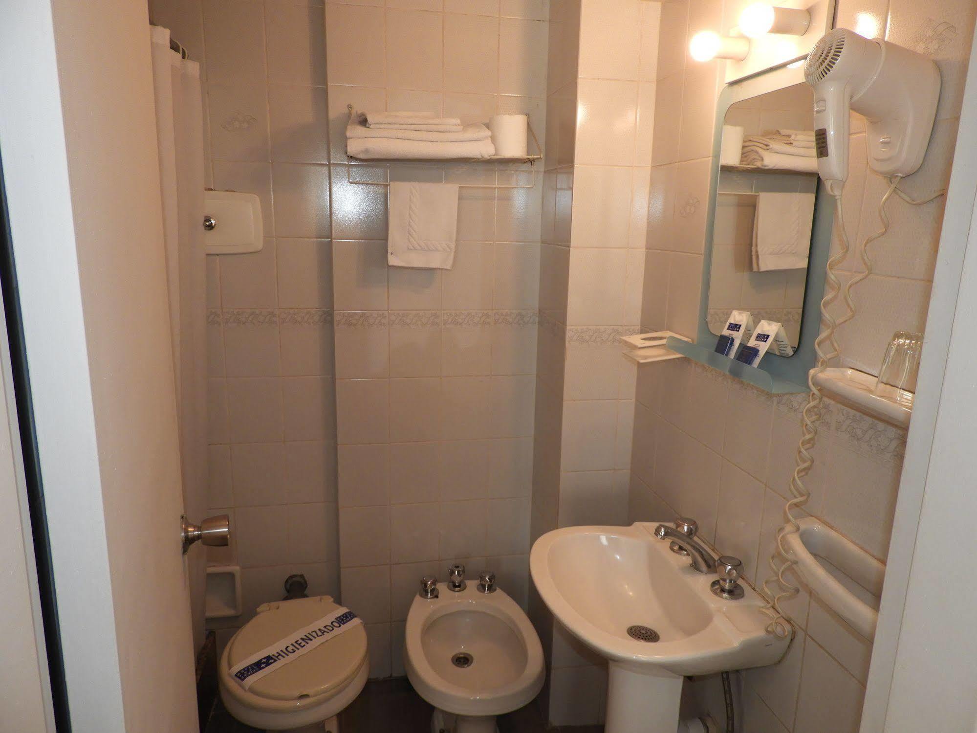 Hotel Tres Cruces Μοντεβιδέο Εξωτερικό φωτογραφία